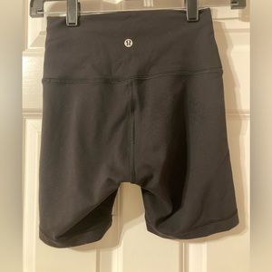 Lululemon Wunder Train Contour Fit High-Rise Short 4"